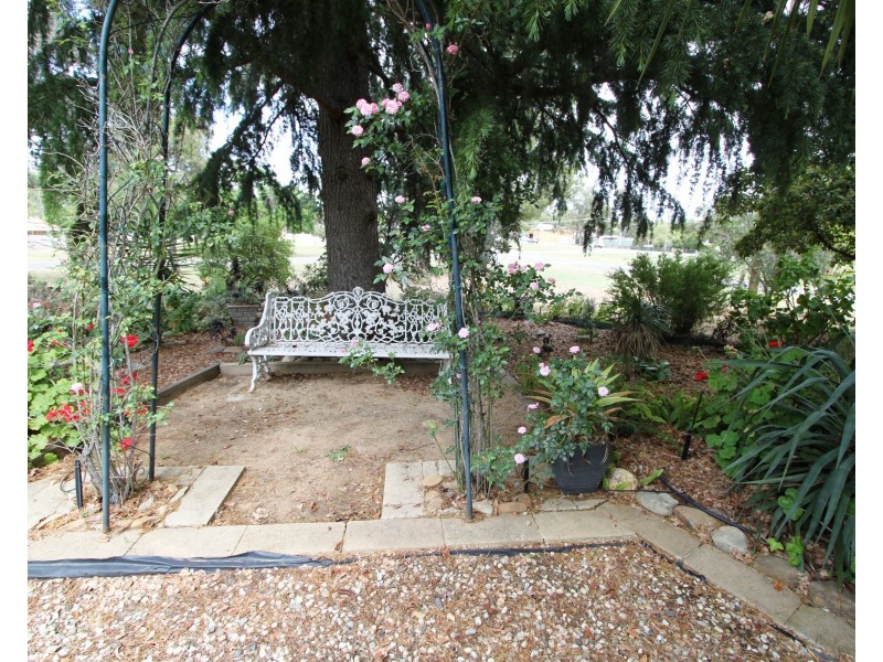 2 Hughes St, Barooga NSW 3644