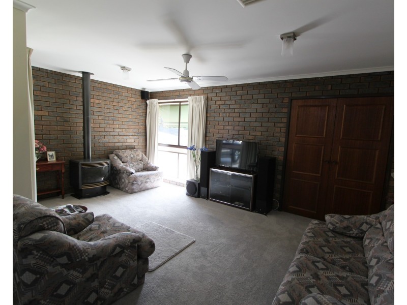 4 Manse Rd, Cobram VIC 3644