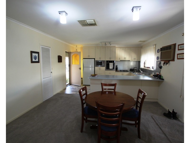 4 Manse Rd, Cobram VIC 3644