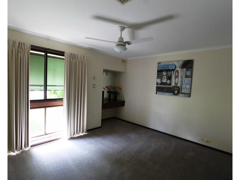 4 Manse Rd, Cobram VIC 3644