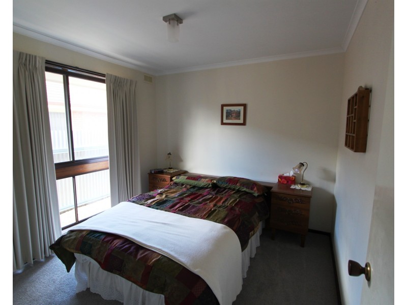 4 Manse Rd, Cobram VIC 3644