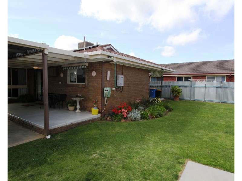 4 Manse Rd, Cobram VIC 3644
