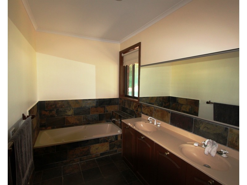 116 Murray St, Tocumwal NSW 2714