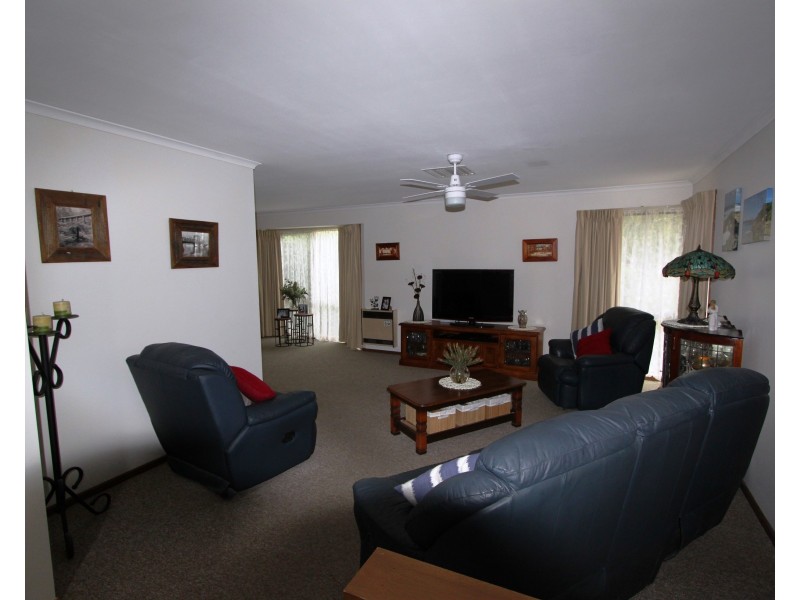 6 Anvil St, Cobram VIC 3644