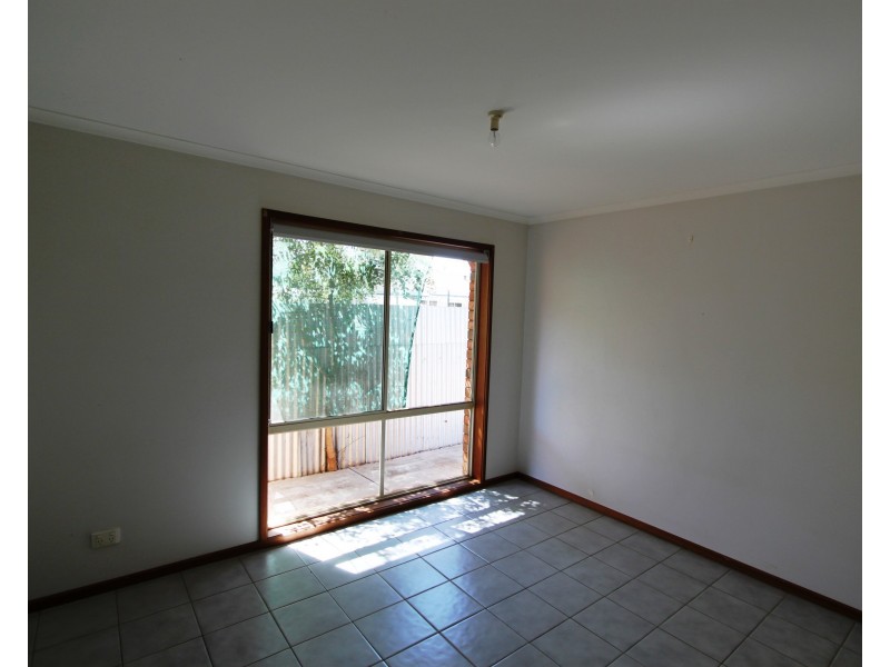 2/8 Oak St, Cobram VIC 3644