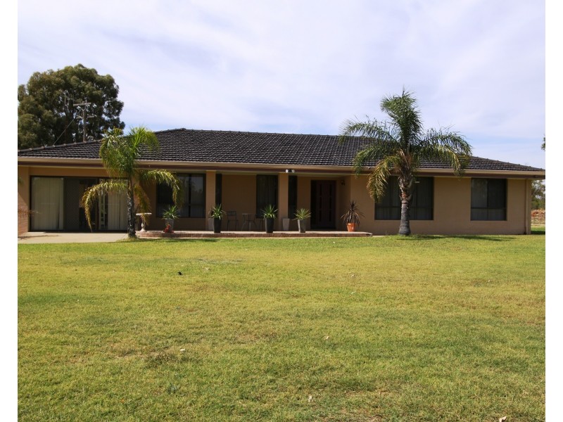 25 Burma Rd, Tocumwal NSW 2714