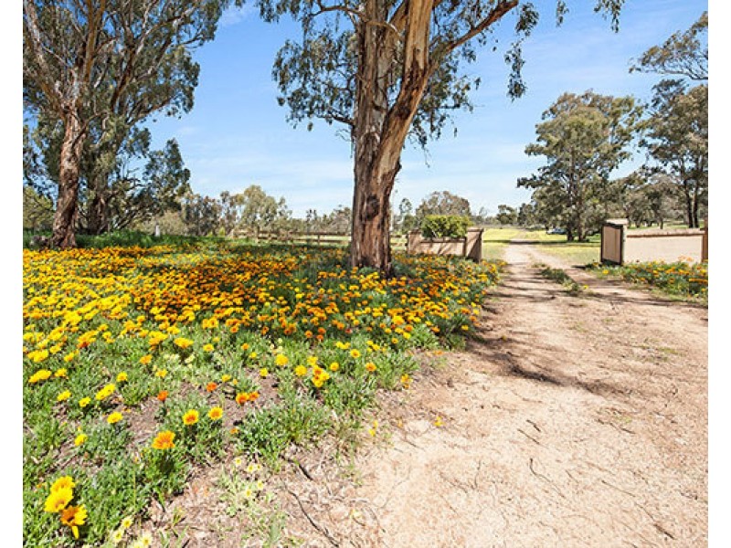 25 Burma Rd, Tocumwal NSW 2714