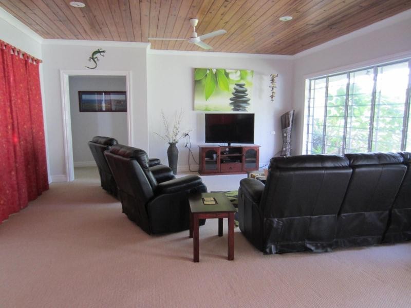 Coconuts QLD 4860