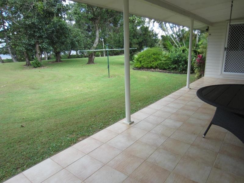 Coconuts QLD 4860