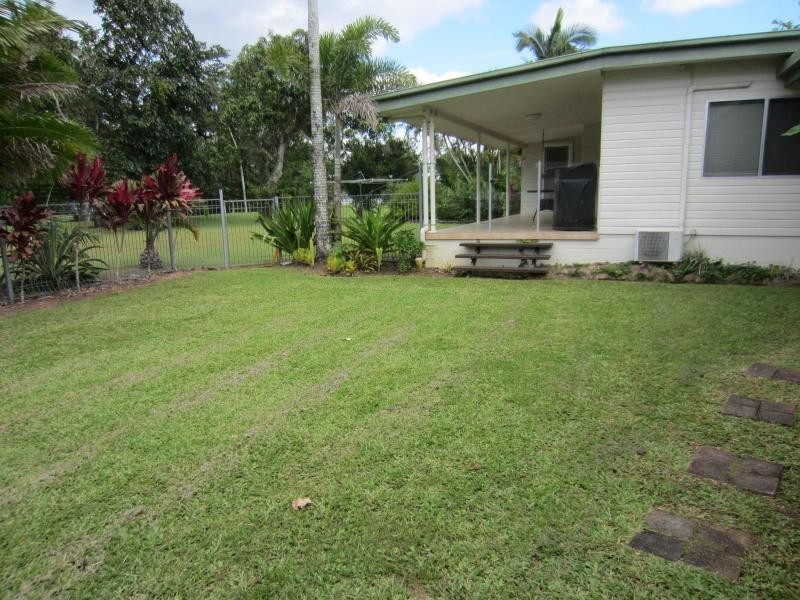 Coconuts QLD 4860