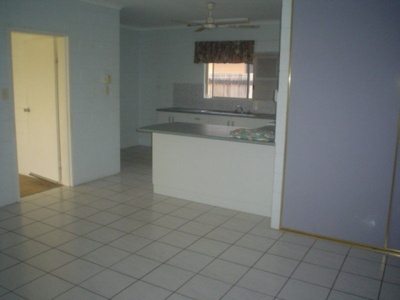 Unit B/32 BAY Road, Coconuts QLD 4860