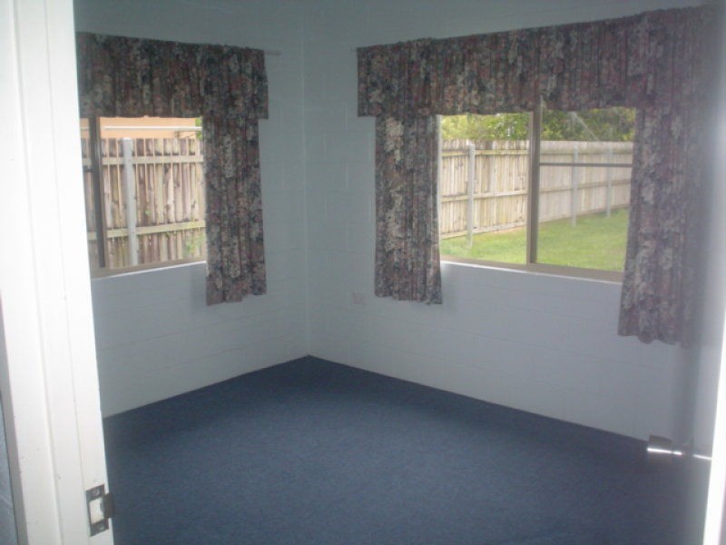 Unit B/32 BAY Road, Coconuts QLD 4860