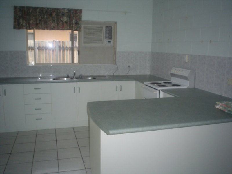 Unit B/32 BAY Road, Coconuts QLD 4860