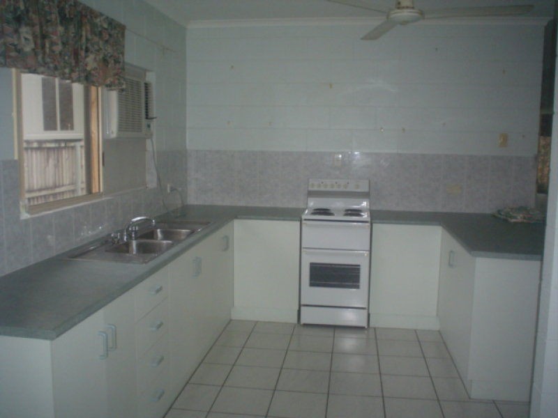 Unit B/32 BAY Road, Coconuts QLD 4860