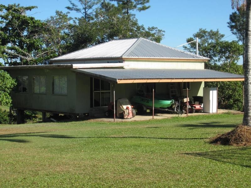 409 FLYING FISH POINT Road, Innisfail QLD 4860