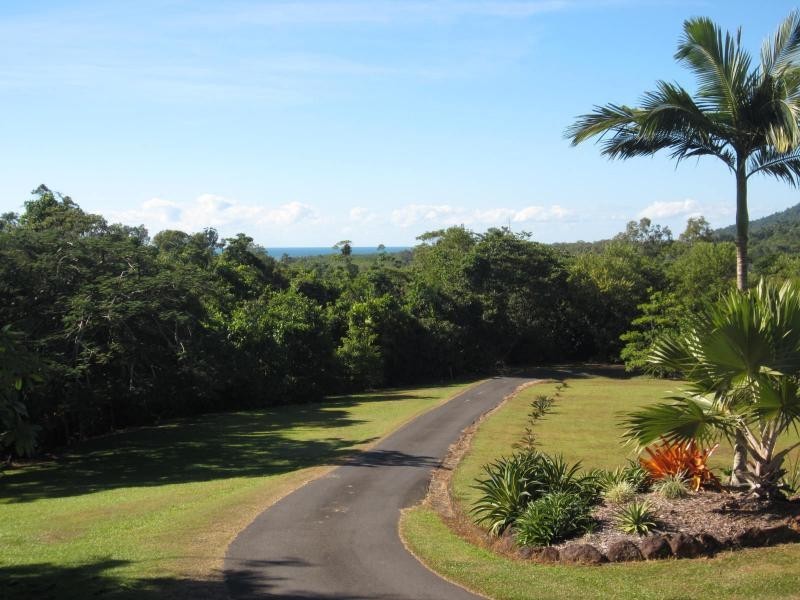 409 FLYING FISH POINT Road, Innisfail QLD 4860