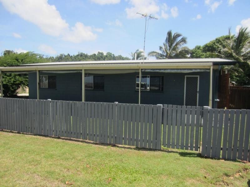 1 Esplanade, Flying Fish Point QLD 4860