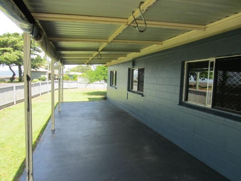 1 Esplanade, Flying Fish Point QLD 4860