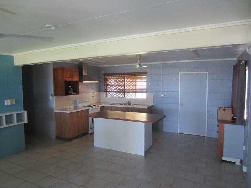 1 Esplanade, Flying Fish Point QLD 4860