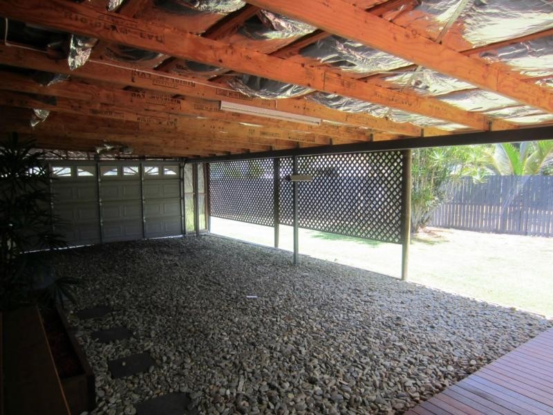1 Esplanade, Flying Fish Point QLD 4860