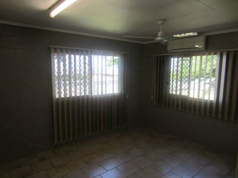 1 Esplanade, Flying Fish Point QLD 4860