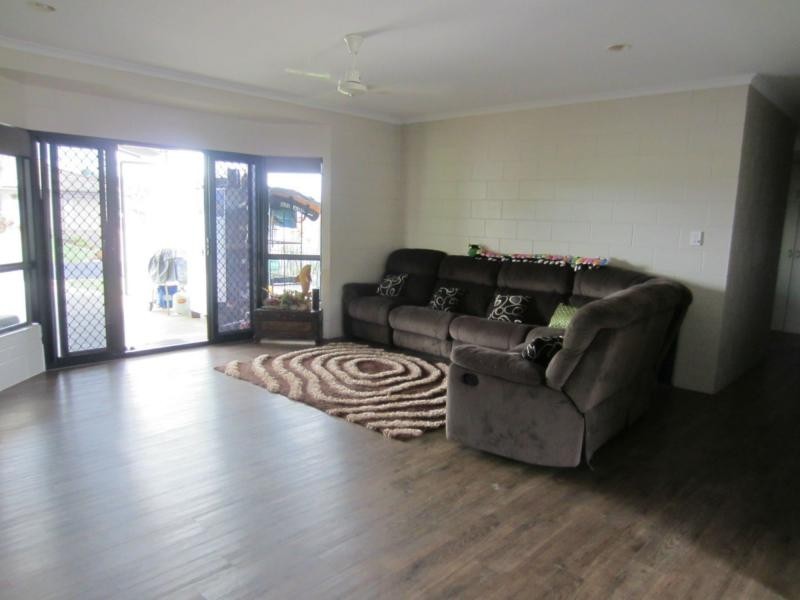 6 GRAHAM Close, Wangan QLD 4871