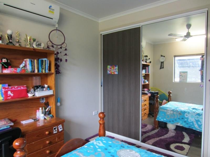 6 GRAHAM Close, Wangan QLD 4871