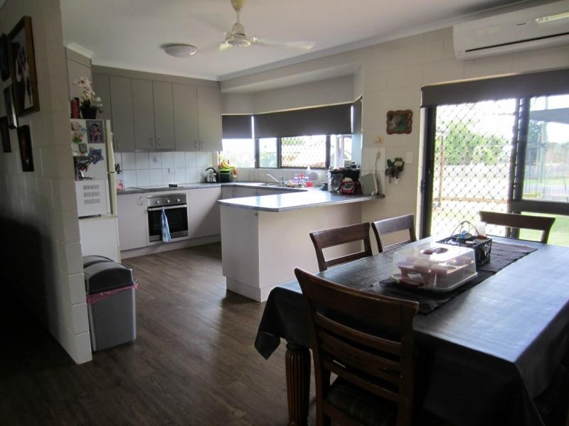 6 GRAHAM Close, Wangan QLD 4871