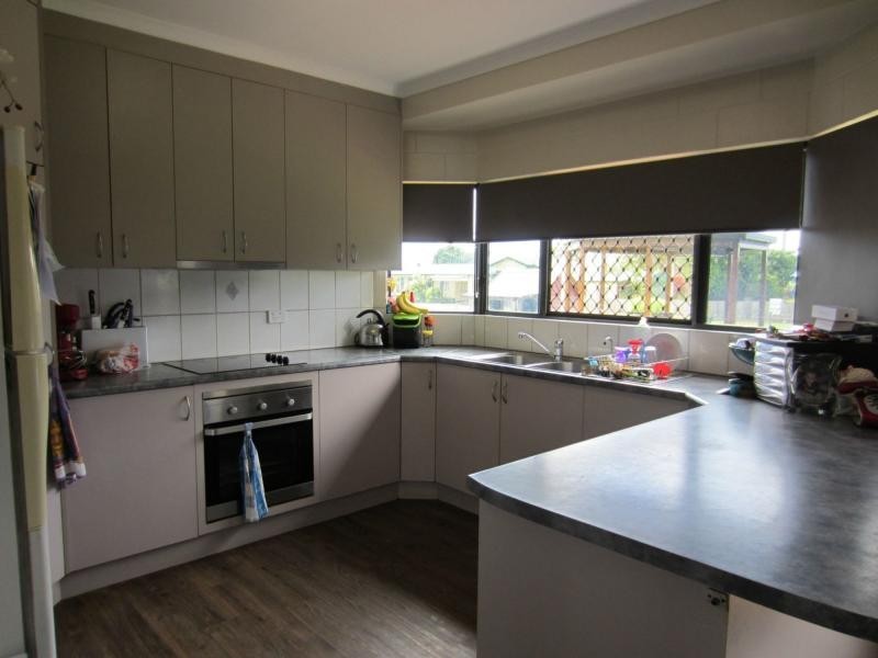 6 GRAHAM Close, Wangan QLD 4871