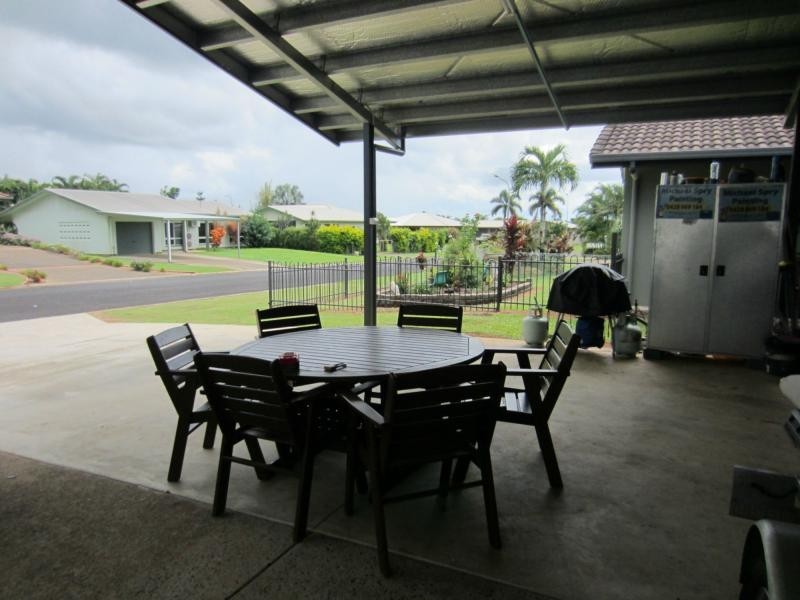 6 GRAHAM Close, Wangan QLD 4871