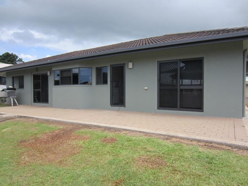 6 GRAHAM Close, Wangan QLD 4871