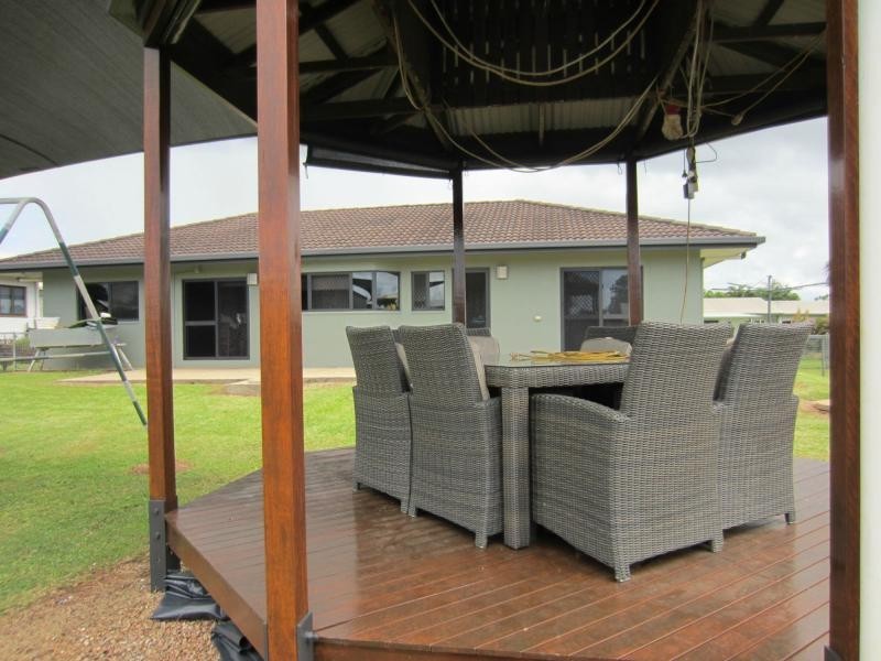 6 GRAHAM Close, Wangan QLD 4871