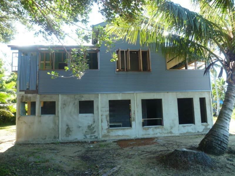 1 ELIZABETH Street, Flying Fish Point QLD 4860