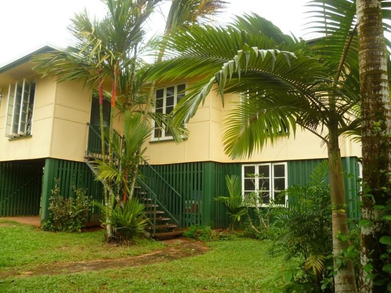 382 PALMERSTON Highway, STOTERS HILL, Stoters Hill QLD 4860