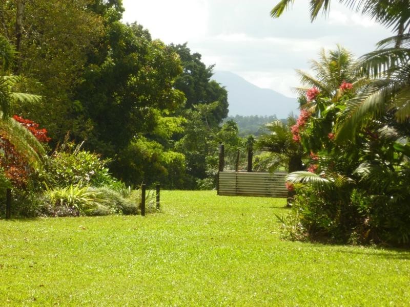 382 PALMERSTON Highway, STOTERS HILL, Stoters Hill QLD 4860