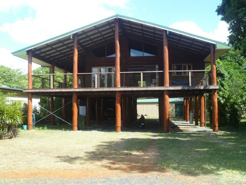 3 FELDT Street, FLYING FISH POINT, Flying Fish Point QLD 4860