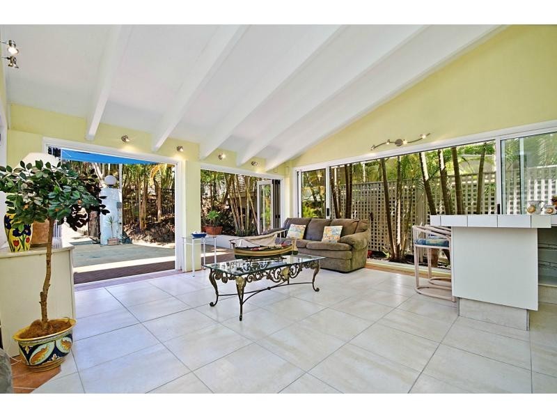 1/15 Little Cove Road, Little Cove QLD 4567