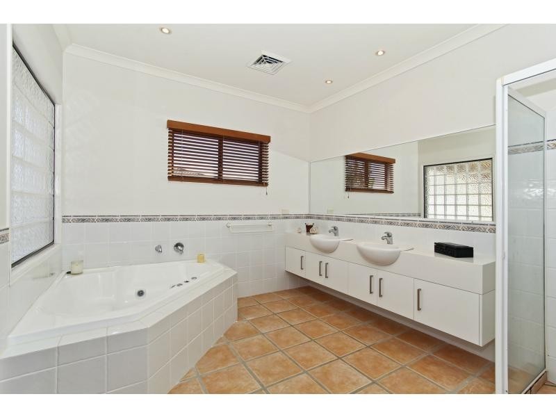 2 The Anchorage, Noosa Waters QLD 4566