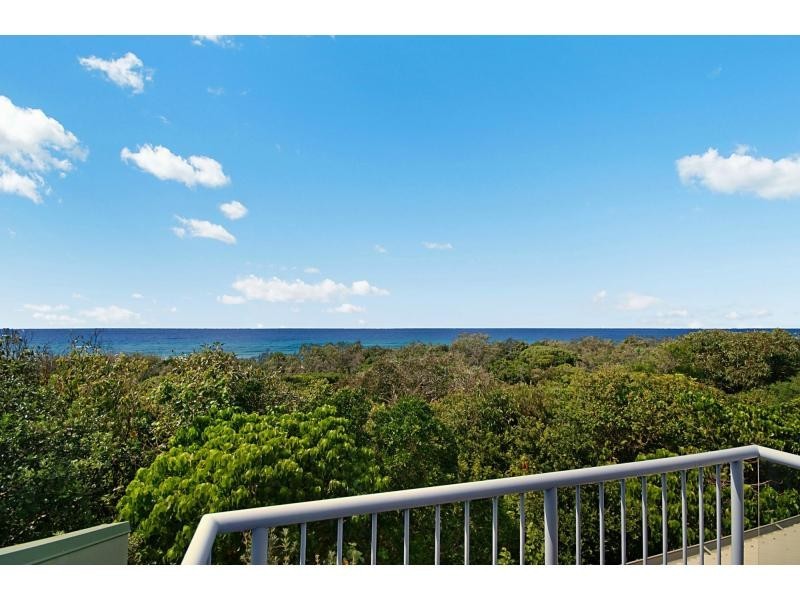 Castaways Beach QLD 4567