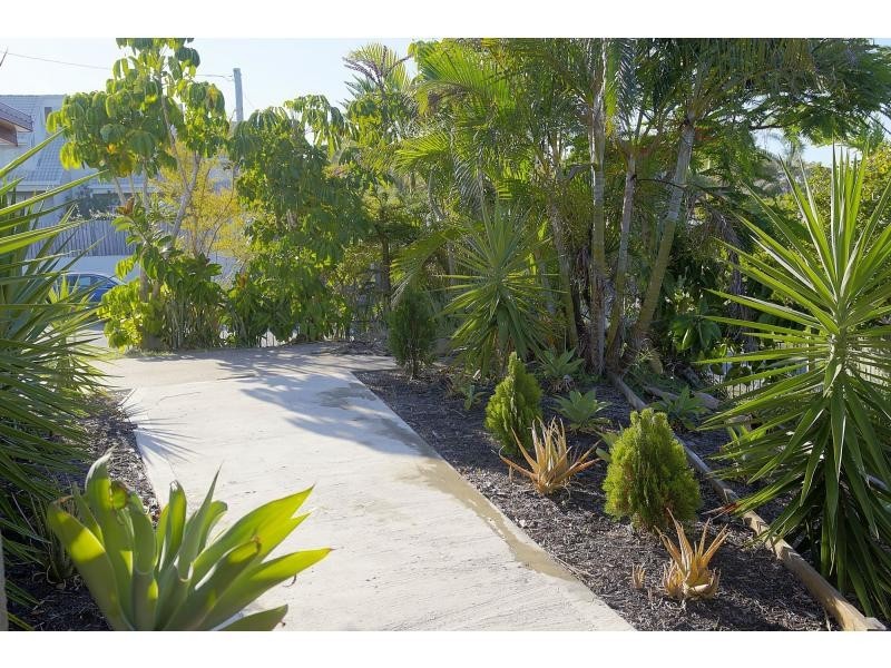 1/16 Margit Crescent, Sunrise Beach QLD 4567