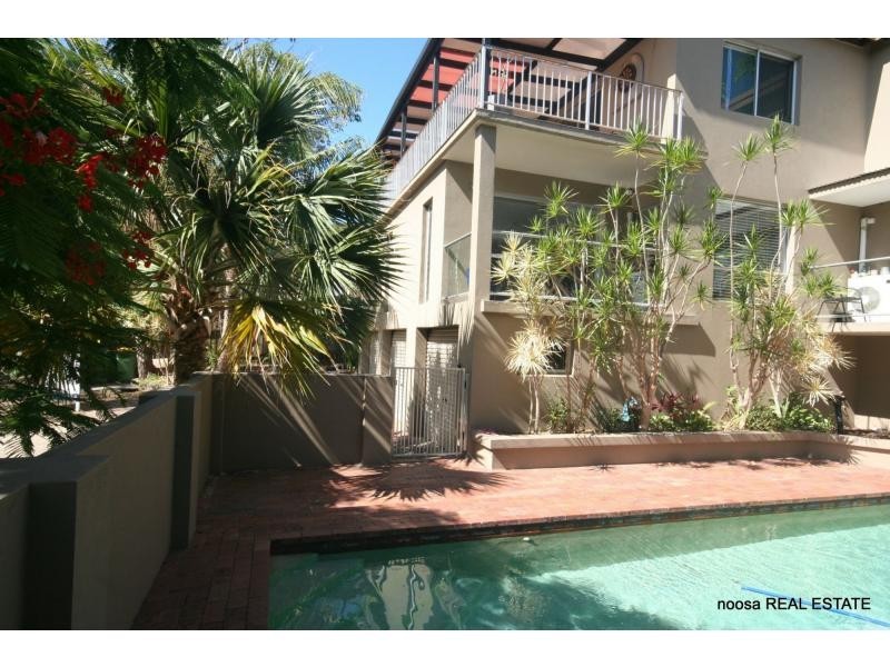 1/4 Attunga Heights, Noosa Heads QLD 4567