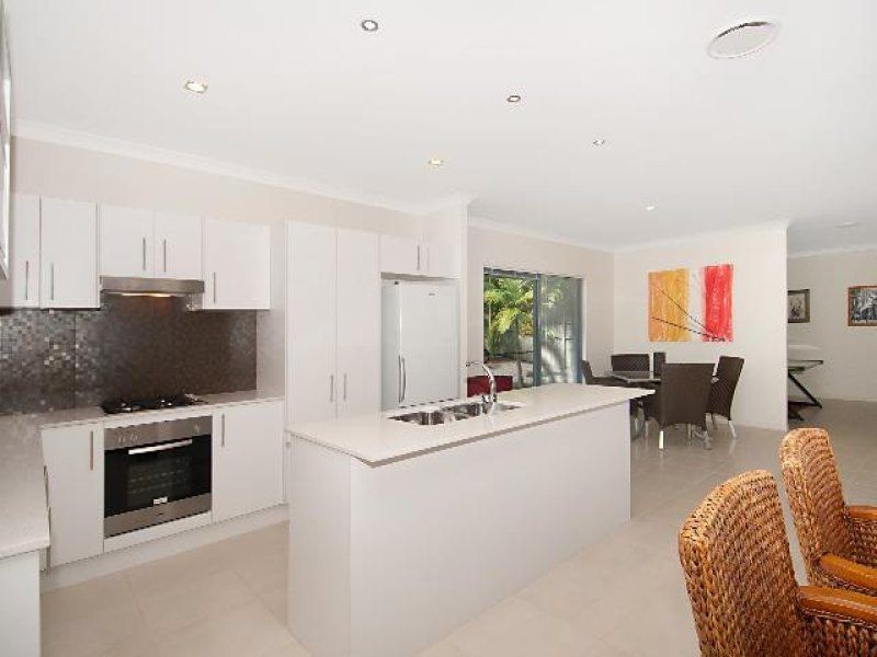 10 Waterside Court, Noosa Waters QLD 4566