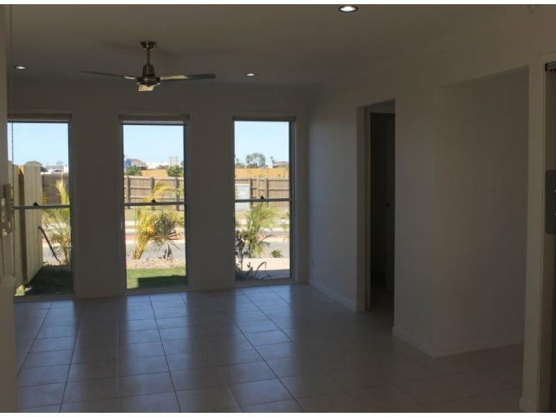 Unit 2/33 Makybe Diva Drive, Ooralea QLD 4740