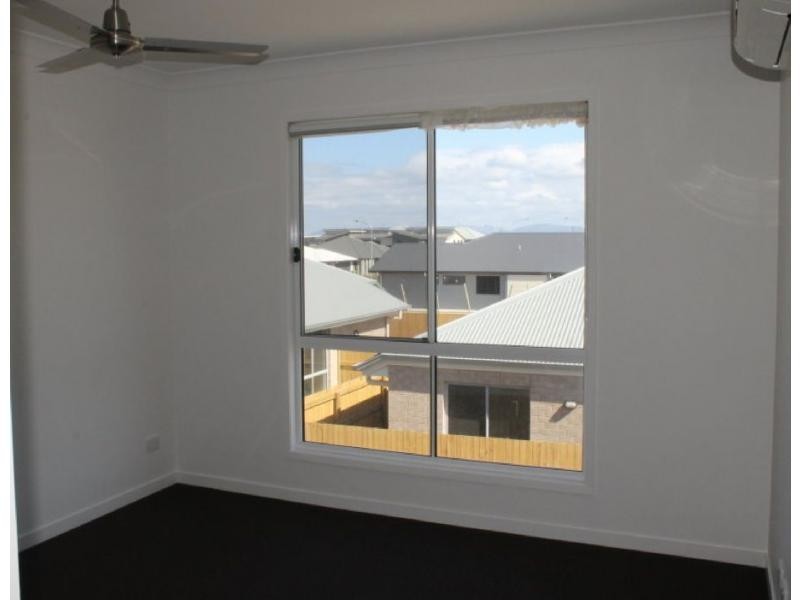 Duplex 1/33 Makybe Diva Drive, Ooralea QLD 4740