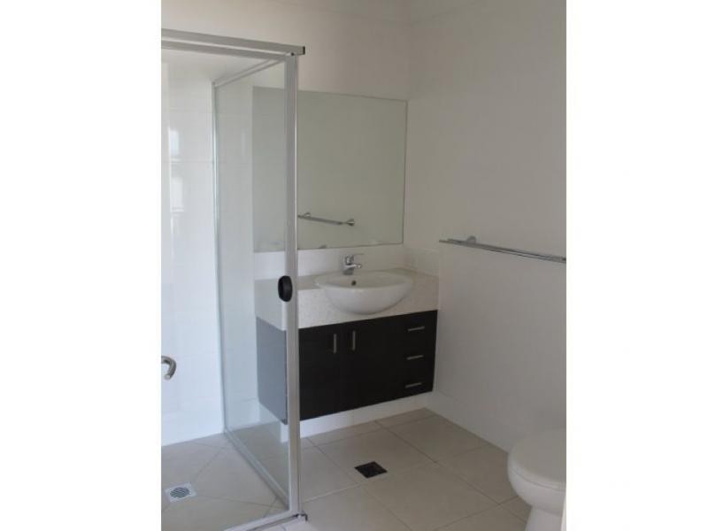 Duplex 1/33 Makybe Diva Drive, Ooralea QLD 4740