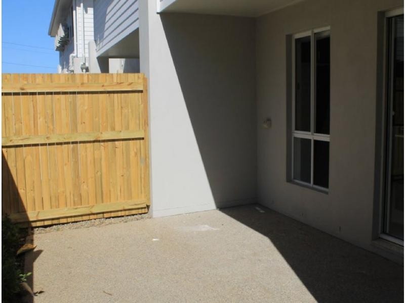 Duplex 1/33 Makybe Diva Drive, Ooralea QLD 4740