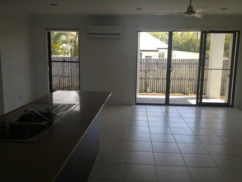 Duplex 2 //7 Comino Court, South Mackay QLD 4740