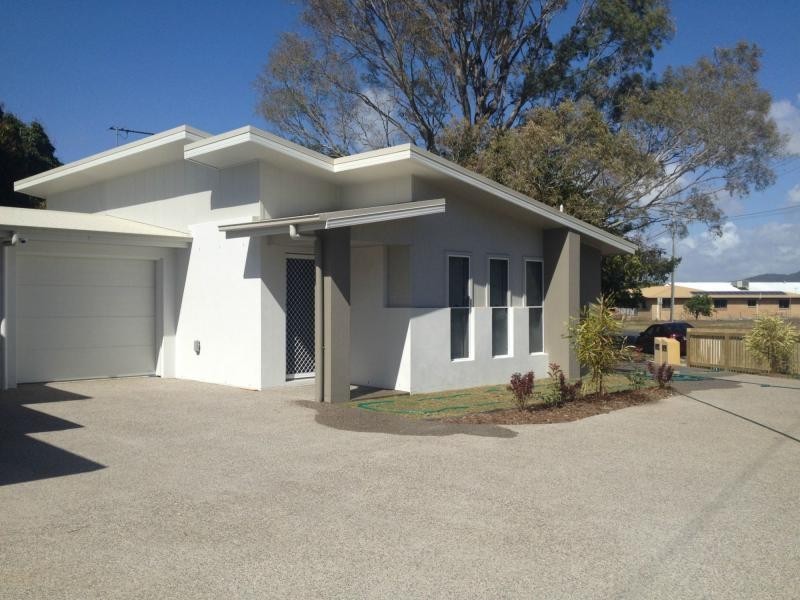 Duplex 2/13 Anzac Street, Sarina QLD 4737