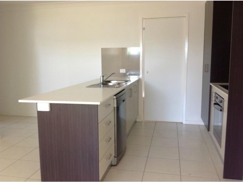 Duplex 1/39 Downie Avenue, Bucasia QLD 4750