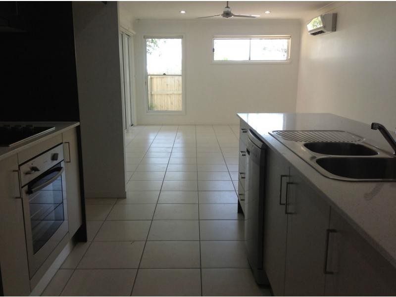 Duplex 1/39 Downie Avenue, Bucasia QLD 4750